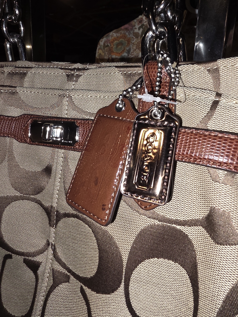 Coach Chelsea Signature Jayden Carryall - Picture 3 of 6